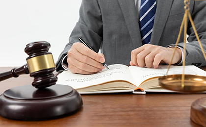 When to Hire a Criminal Defense Lawyer
